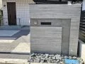 素材感を引き立てる上質なタイル門柱