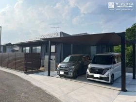 木目とブラックが落ち着く空間を演出する平屋の新築外構