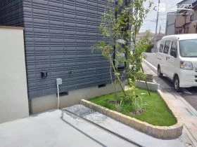 植栽と水まわりをスマートにまとめた花壇[施工後]