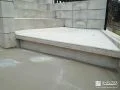照明付きで安全な浮き階段