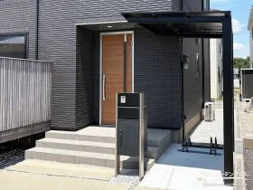 透け感のない屋根材で遮光性を向上させたサイクルポート設置工事