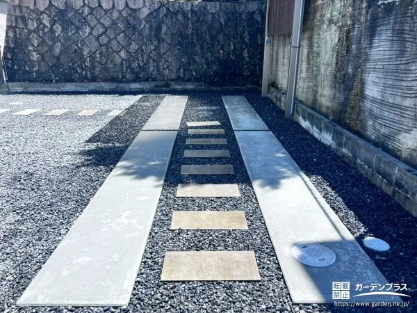 飛び石状のコンクリートでアクセントをつけた駐車スペース工事