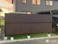 道路からの視線をカットする木目調フェンス