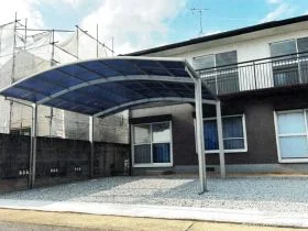 ラウンド屋根が柔らかくお住まいに馴染む2台用カーポート工事