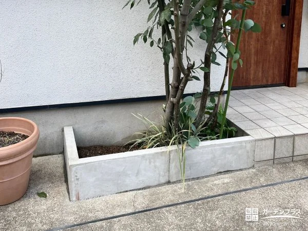 植栽の周りをすっきり囲んで安心感を高めたコンクリート平板工事