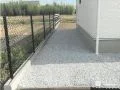 雑草を抑制してお手入れしやすくした犬走りの砂利敷き工事