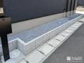 防草シートと砂利で雑草を防いだ犬走り