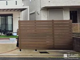 木目調が優しい印象の目隠しフェンス[施工後]