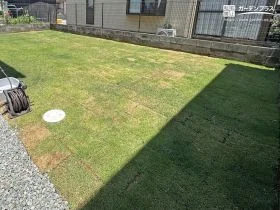 緑いっぱいの天然芝で心地よいお庭に[施工後]