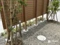 低木や草花を組み合わせた植栽スペース