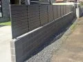 統一感のあるダスクグレーの目隠しフェンス