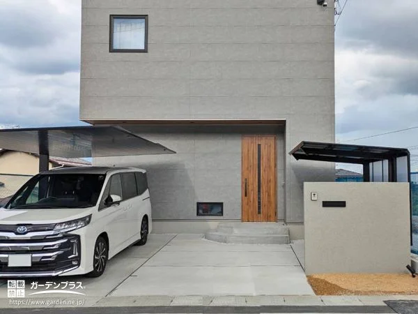 No.26672 住まいと外構がリンクした落ち着きあるグレージュの新築外構[施工後]