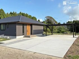 スチール折板屋根で安心の耐久性を確保する新築外構