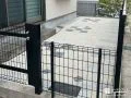 遊び心ある平板で足元を安定させたお庭