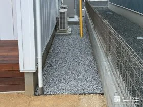 水はけと雑草対策を施した犬走り[施工後]