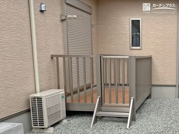 バルコニー感覚で出入りできるウッドデッキ