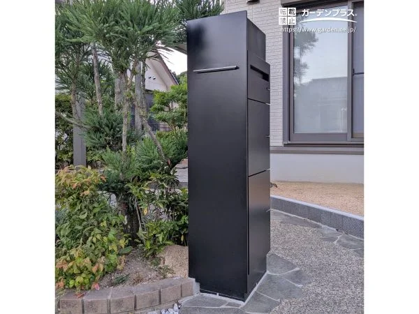 表札だけが映えるスマートな機能門柱 表札だけが映えるスマートな機能門柱