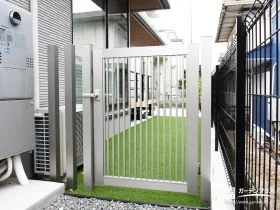 お庭を守る主庭門扉