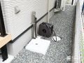 防草シートと砂利で雑草対策した犬走り