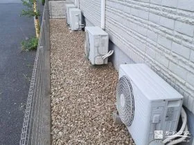 犬走りに防草シートと砂利を敷設して管理を楽にする雑草対策工事