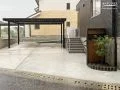 バリアフリーにも配慮した高低差のある新築外構