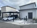 グレーからブラックへのグラデーションが映えるモダンな新築外構
