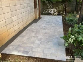 落ち着いたカラーのインターロッキングを施工した雑草対策工事