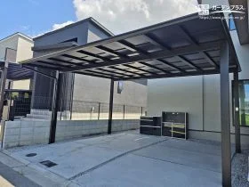 ブラックポリカーボネートで叶えるスタイリッシュな駐車スペース[施工後]