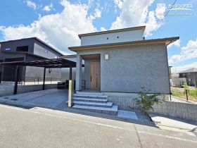 陰影と自然が映える和モダンな新築外構