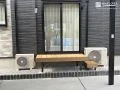 暮らしに寄り添いながら、庭への行き来を助けるウッドデッキ