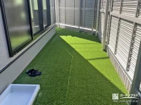 手入れが楽な人工芝の主庭[施工後]