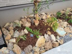 自然の趣を楽しむナチュラルなロックガーデン[施工後]