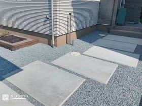 シンプルで歩きやすいコンクリートアプローチ[施工後]