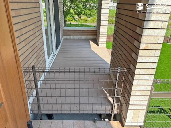 愛犬と過ごしやすい樹脂製ウッドデッキ