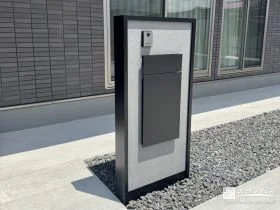 宅配ボックス付きなのにスタイリッシュな機能門柱[施工後]