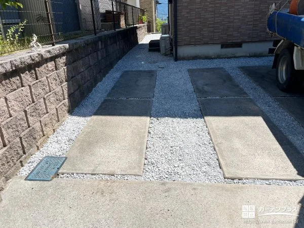 白バラスとコンクリートで駐車スペースを明るく快適に整えた工事