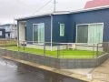 お子様の安全に配慮して取り付けた門扉と人工芝の敷設工事