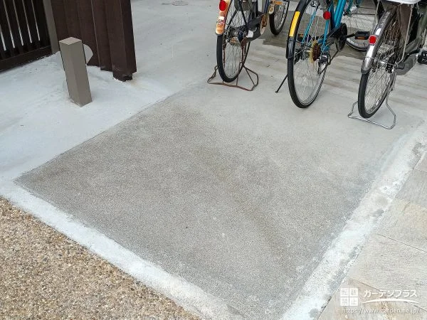 玄関前の空間をすっきり整えた土間コンクリートの打設工事