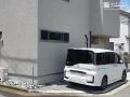 シンプルで機能的な駐車スペース