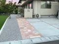 乱形石のアプローチで明るくお出迎え