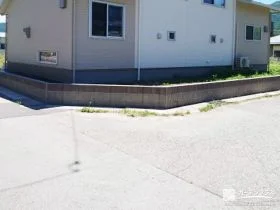 お住まいをしっかり守る化粧ブロックの土留めを設置した工事