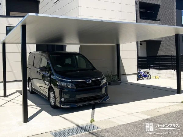 お車を守りご家族で安心して使えるツートーンカーポート設置工事