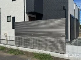 2段支柱で高さを出した目隠しフェンス[施工後]