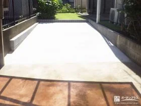ブロックで境界を整えた駐車スペース土間コンクリート工事