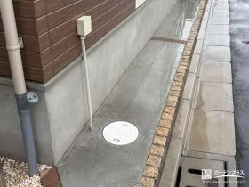 可愛らしいレンガで縁取りを施した犬走りの土間コンクリート工事