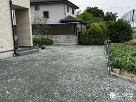砕石敷きの駐車スペース[施工後]