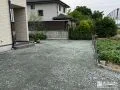 砕石敷きの駐車スペース