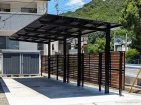 木調フェンス設置でお車の乗り降りの際のプライバシーを守る工事