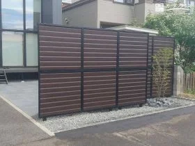 高さ2ｍの目隠しフェンスと植栽でつくる安心の庭[施工後]