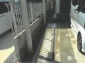日差しや風通しを妨げないスタイリッシュな縦格子フェンス
